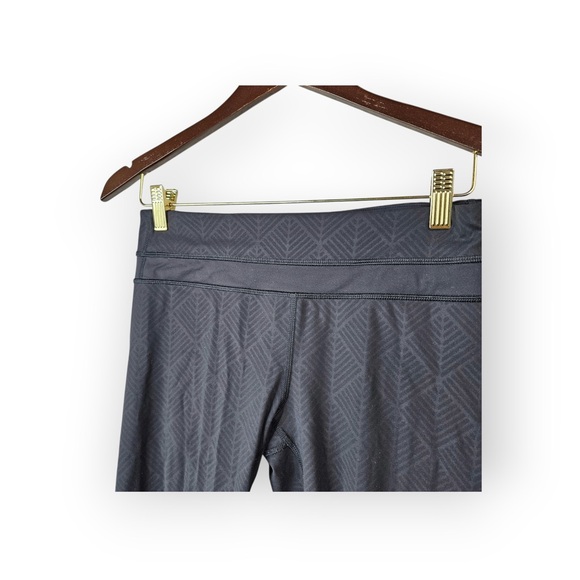 Lululemon Pace Rival Crop Leggings in Black Geometric Print - Picture 3 of 7